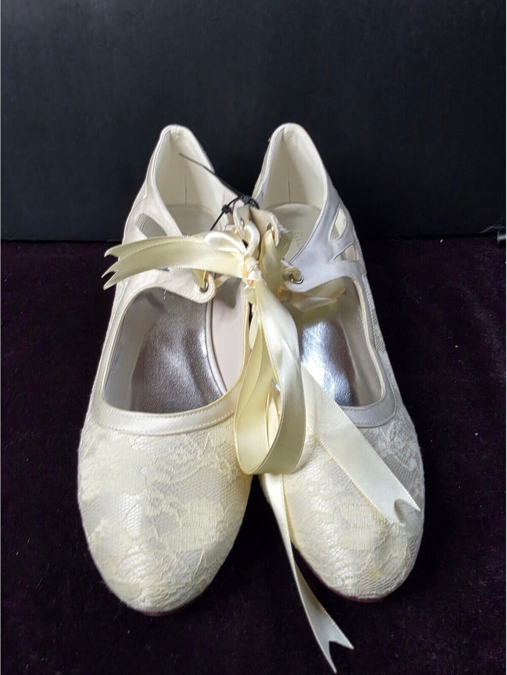 Elegant Ivory Lace Kitten Heel Shoes with Ribbon Tie